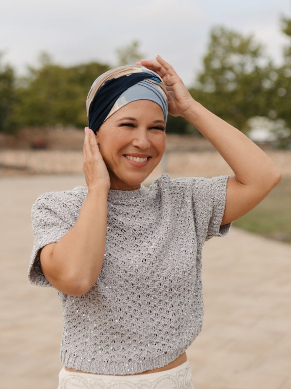 Top Susan Blurred Dunes - cancer hat / alopecia headwear